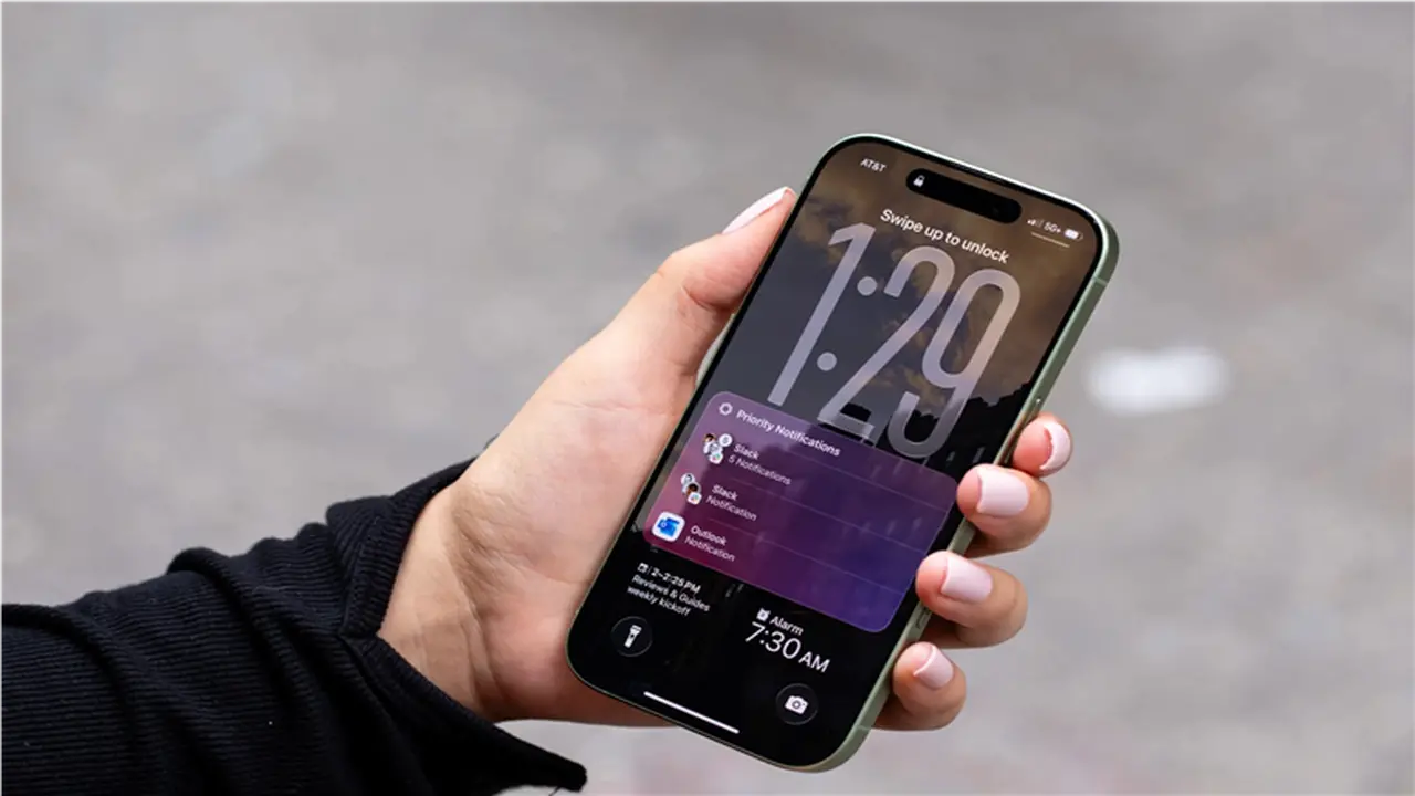 تحديث iOS 26.2 يعزز أداء آيفون ويُحسّن تجربة المستخدمين بشكل ملحوظ